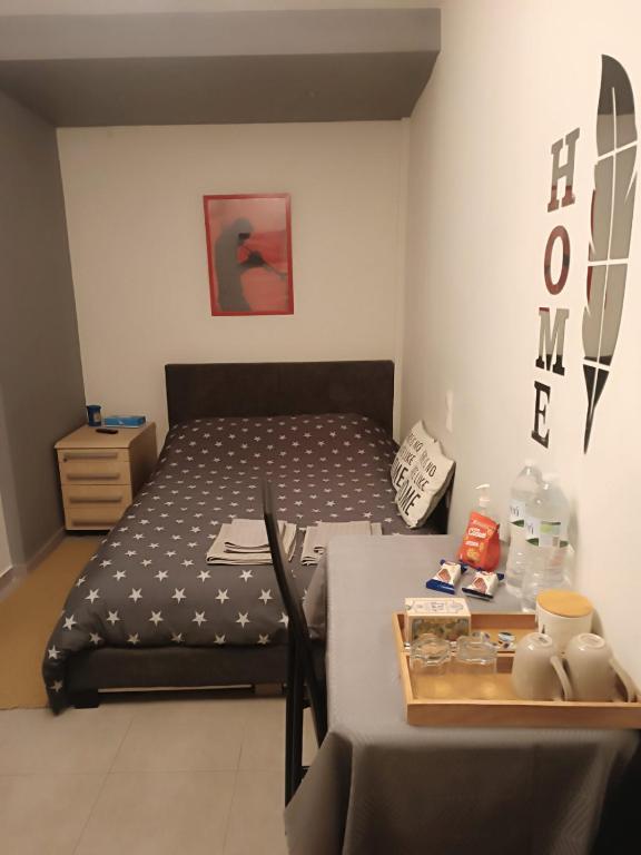 Postel nebo postele na pokoji v ubytování Giorgos studio Trikala