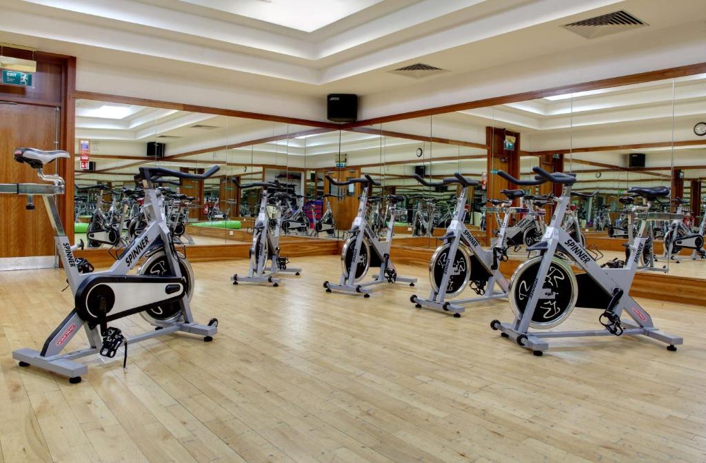 Fitness centrum a/nebo fitness zařízení v ubytování DoubleTree by Hilton Edinburgh Airport