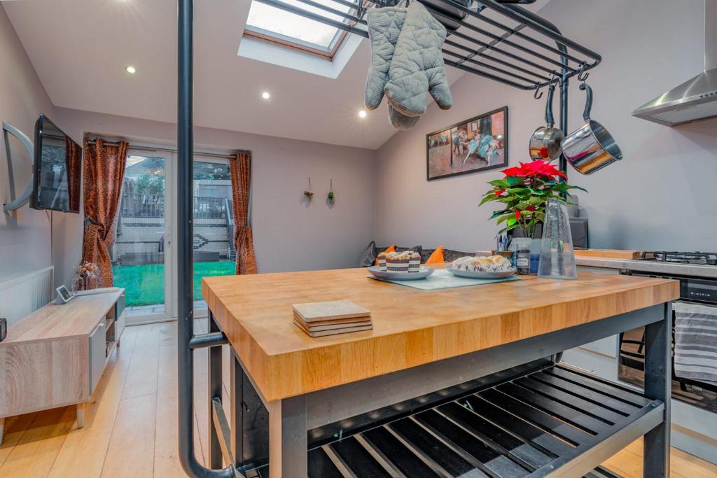 a kitchen with a wooden table in a room at Charming 2-Bed Flat with Garden in Bristol