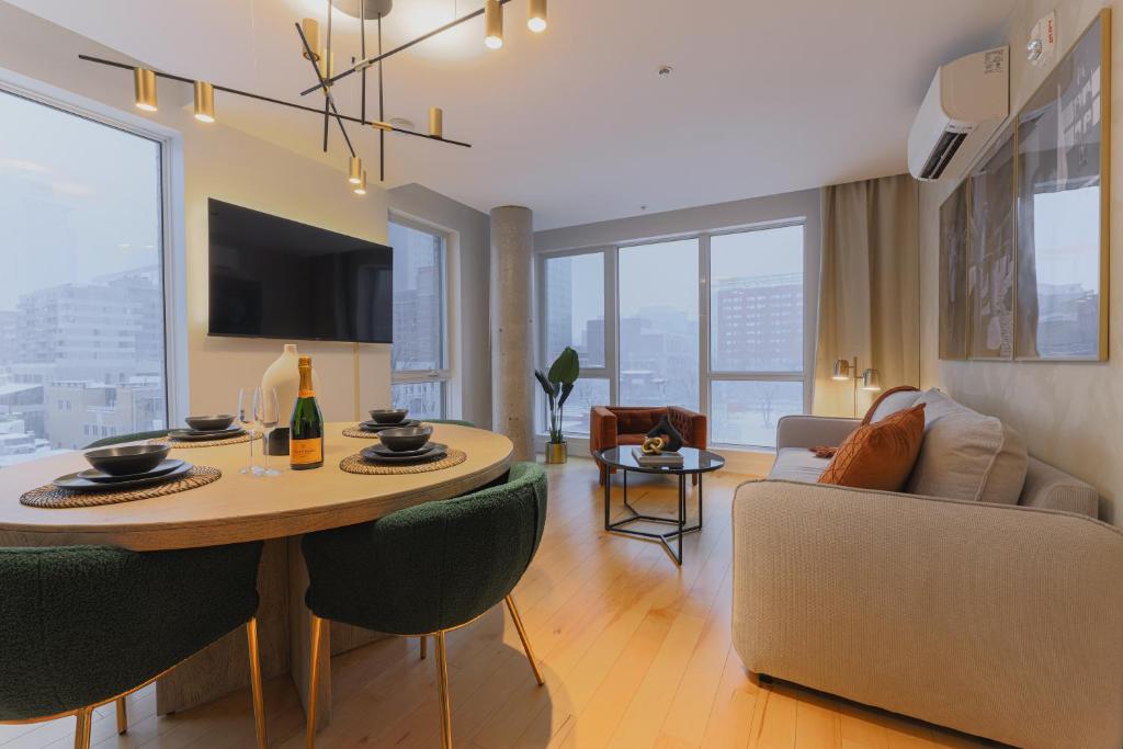 a living room with a table and a couch at Rozenhaus Montreal Hotel in Montreal