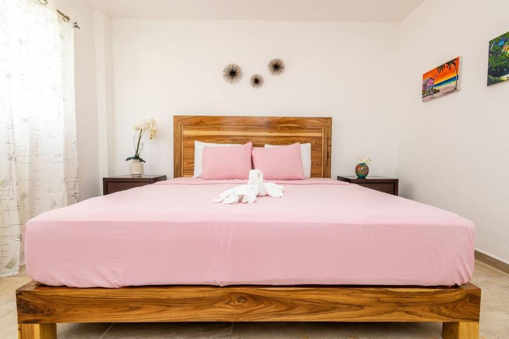 Postel nebo postele na pokoji v ubytování Spotless 3 BRs house w/ pool