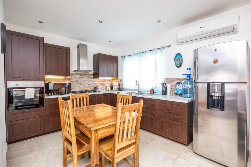 Kuchyň nebo kuchyňský kout v ubytování Spotless 3 BRs house w/ pool