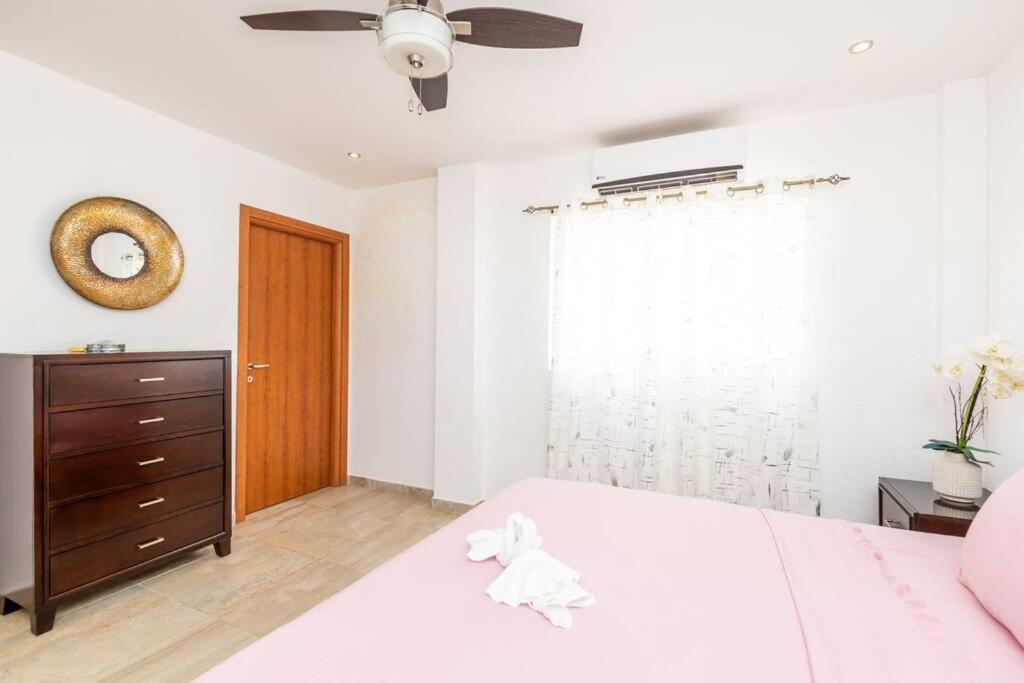 Postel nebo postele na pokoji v ubytování Spotless 3 BRs house w/ pool