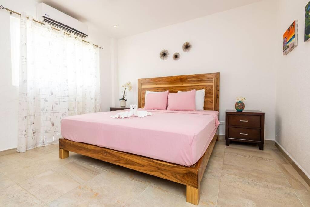 Postel nebo postele na pokoji v ubytování Spotless 3 BRs house w/ pool