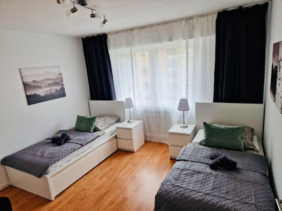 Ένα ή περισσότερα κρεβάτια σε δωμάτιο στο NEW-Berta die Kölner Vorstadtwohnung