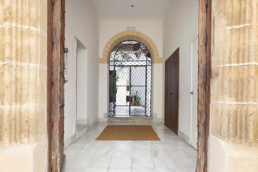 an empty hallway with a door and a window at Palacio de Luja in El Puerto de Santa María