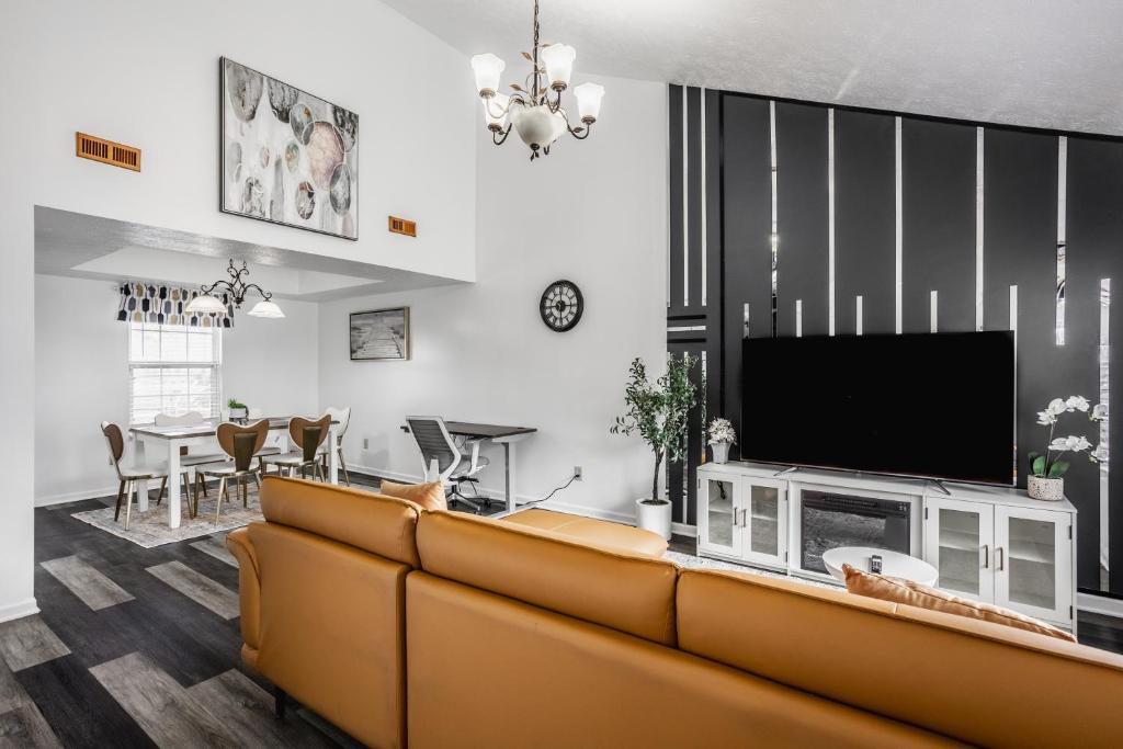 A King Size Bed Fun House, Indianapolis (updated prices 2024)