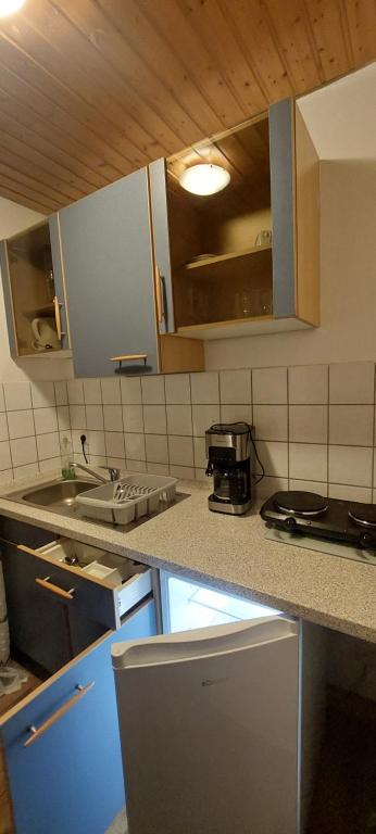 Kuchyň nebo kuchyňský kout v ubytování FeWo1&Frisch Renovierte Wohnung