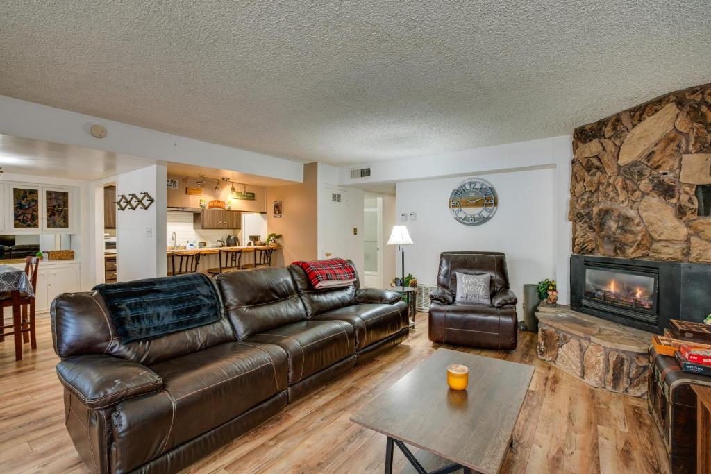 Lake Tahoe Retreat 2 Mi to Heavenly Mountain!, South Lake Tahoe