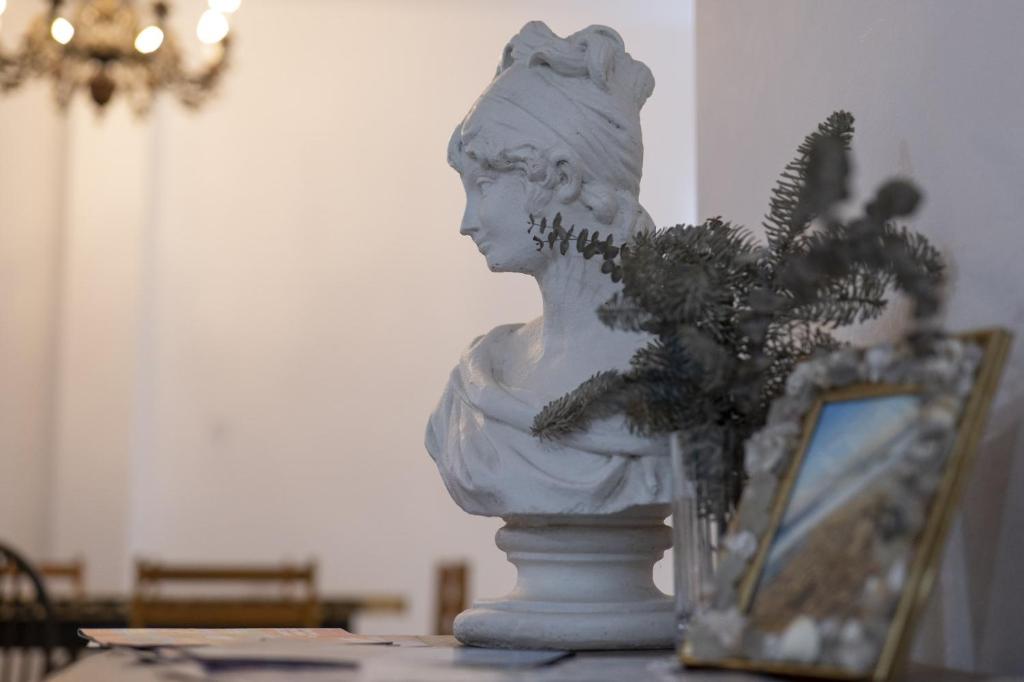 Green door Valletta - 16