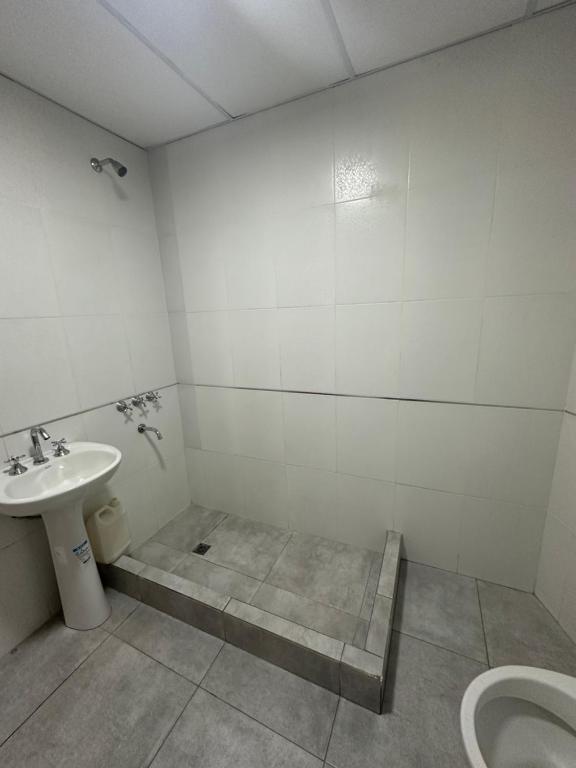 a bathroom with a sink and a toilet at Alojamiento amoblado in Perico