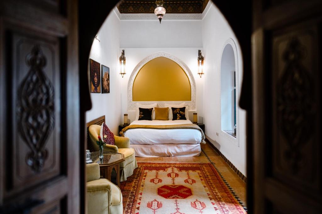Postel nebo postele na pokoji v ubytování Riad Dar Alhambra