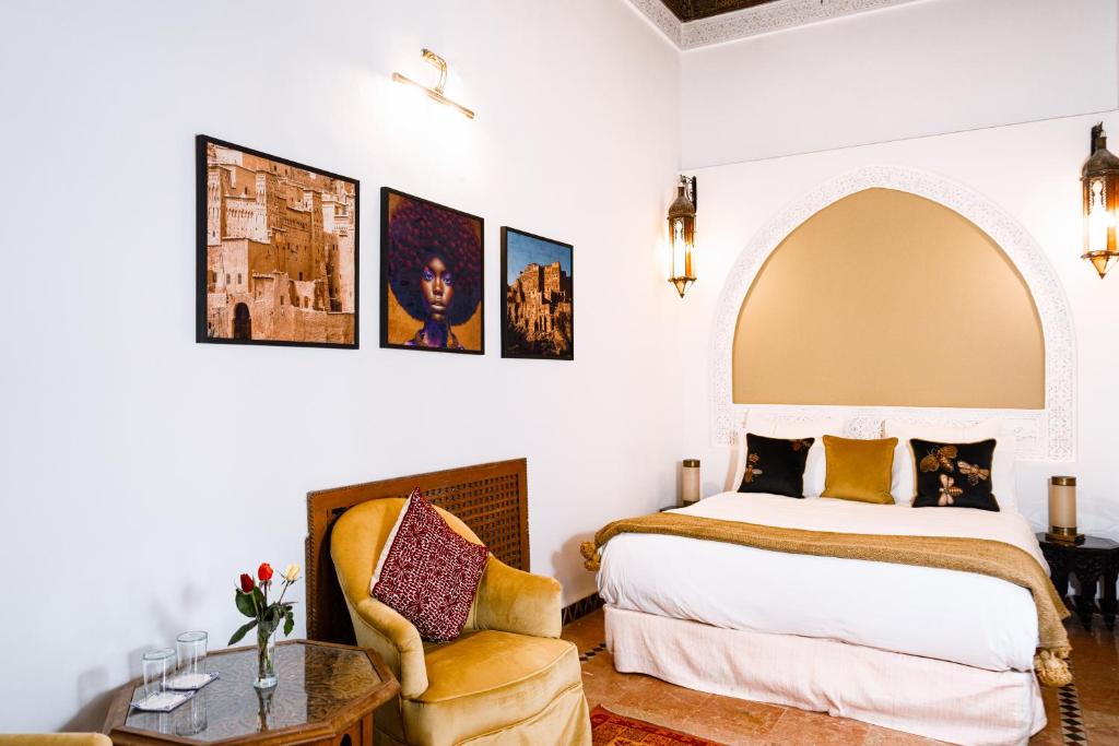 Postel nebo postele na pokoji v ubytování Riad Dar Alhambra