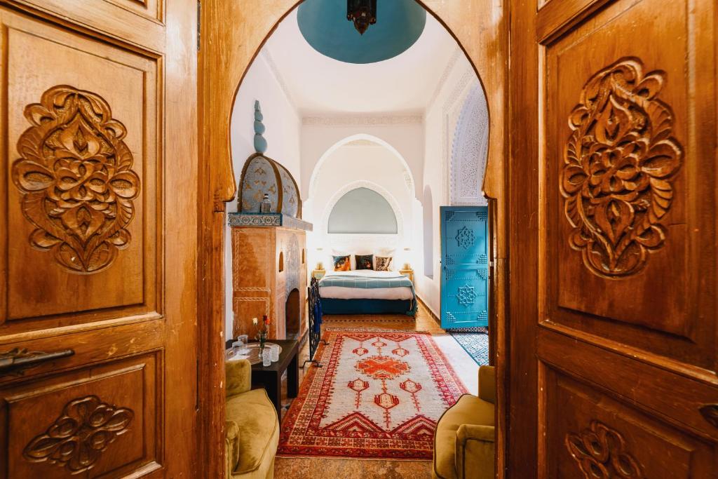 Postel nebo postele na pokoji v ubytování Riad Dar Alhambra