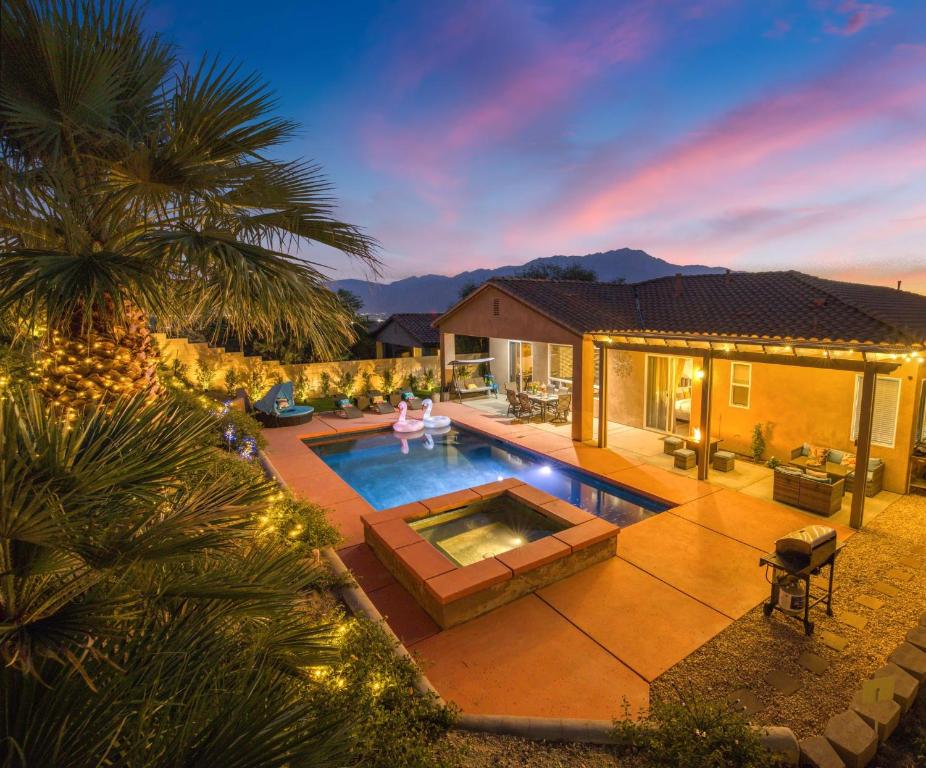 Starry Night Escape - Housity