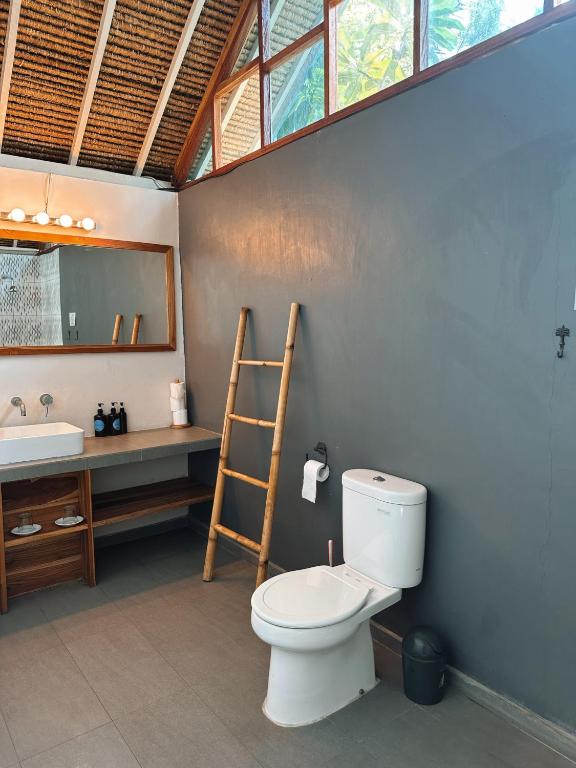 Captain Goodtimes - 11