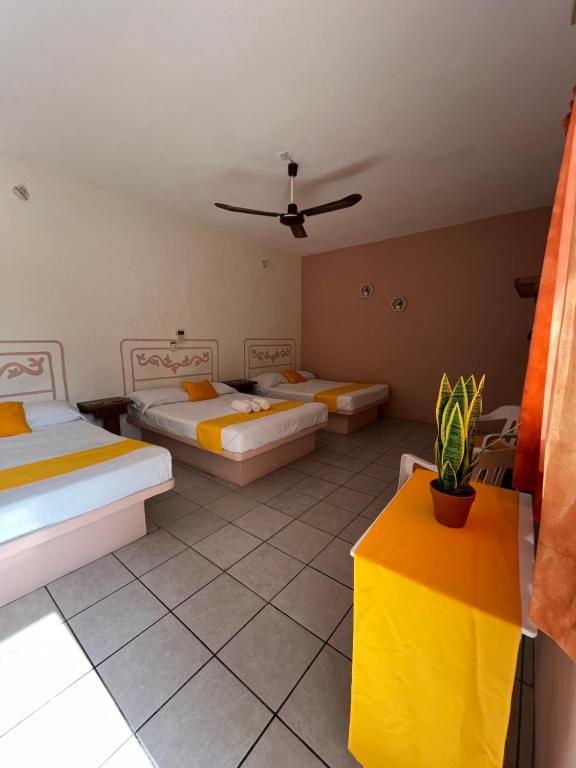 A bed or beds in a room at Hotel El almirante