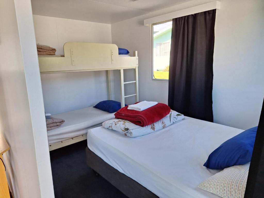 
Standard Cabin with External Shared Bathroom and Kitchen
