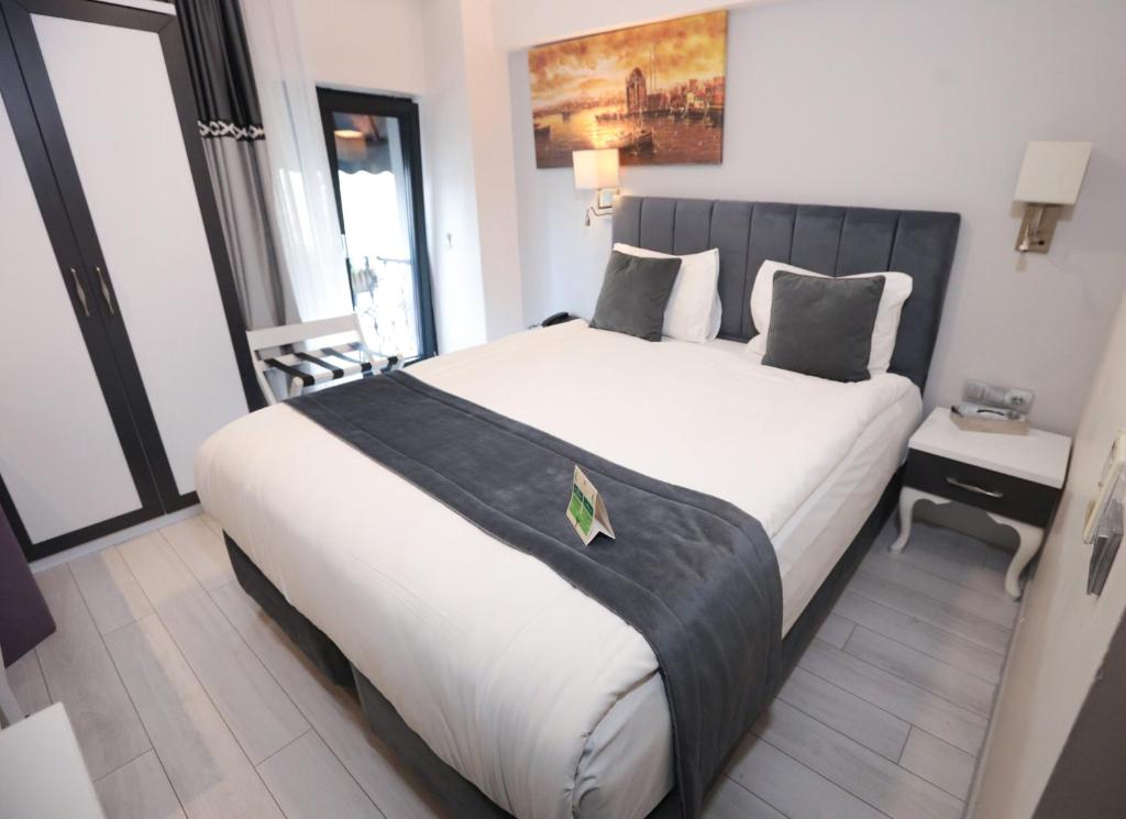 Skalion Hotel - 