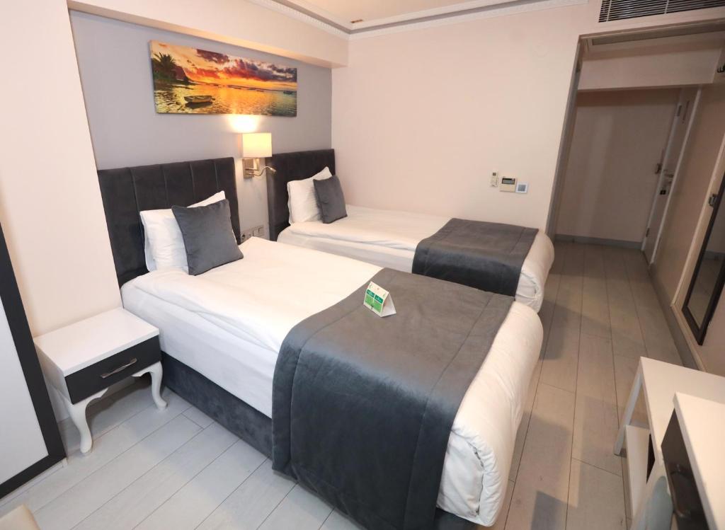Skalion Hotel - 
