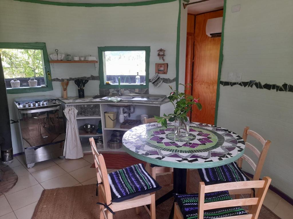 Kuchyň nebo kuchyňský kout v ubytování Cabaña Casa Morada