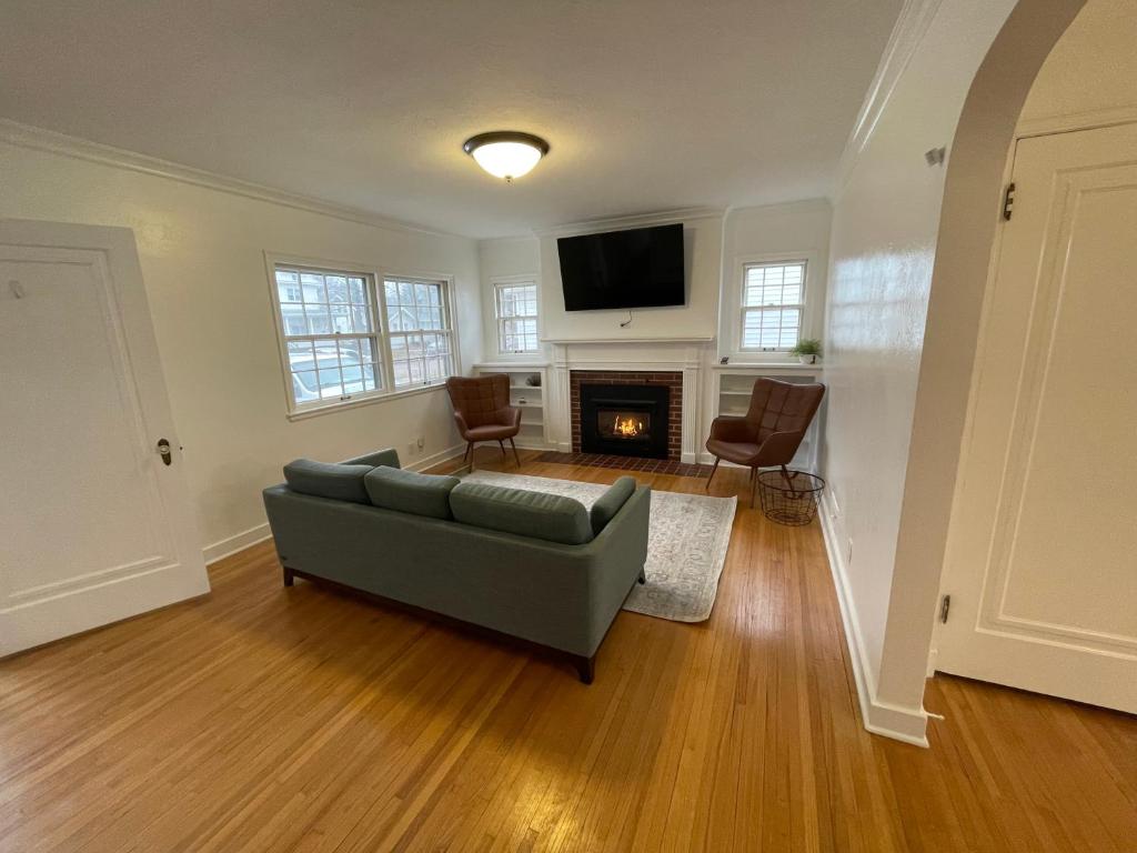 Mustang House, Sioux City (updated prices 2024)