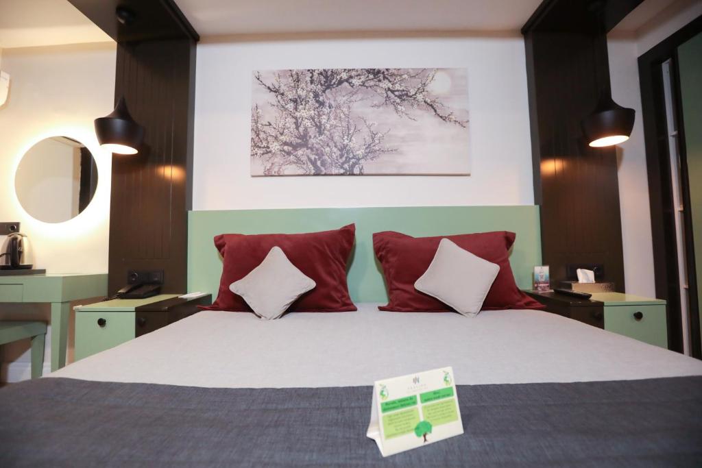 Skalion Hotel - 
