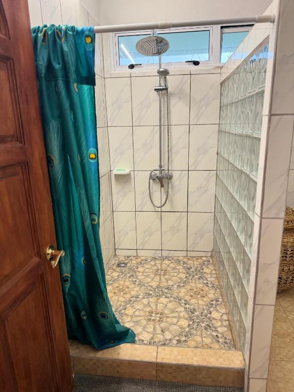 Koupelna v ubytování TOAMANAHERE GUESTHOUSE TUBUAI Aéroport