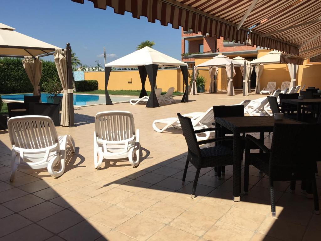 Basen w obiekcie Hotel Grillo lub w pobliżu
