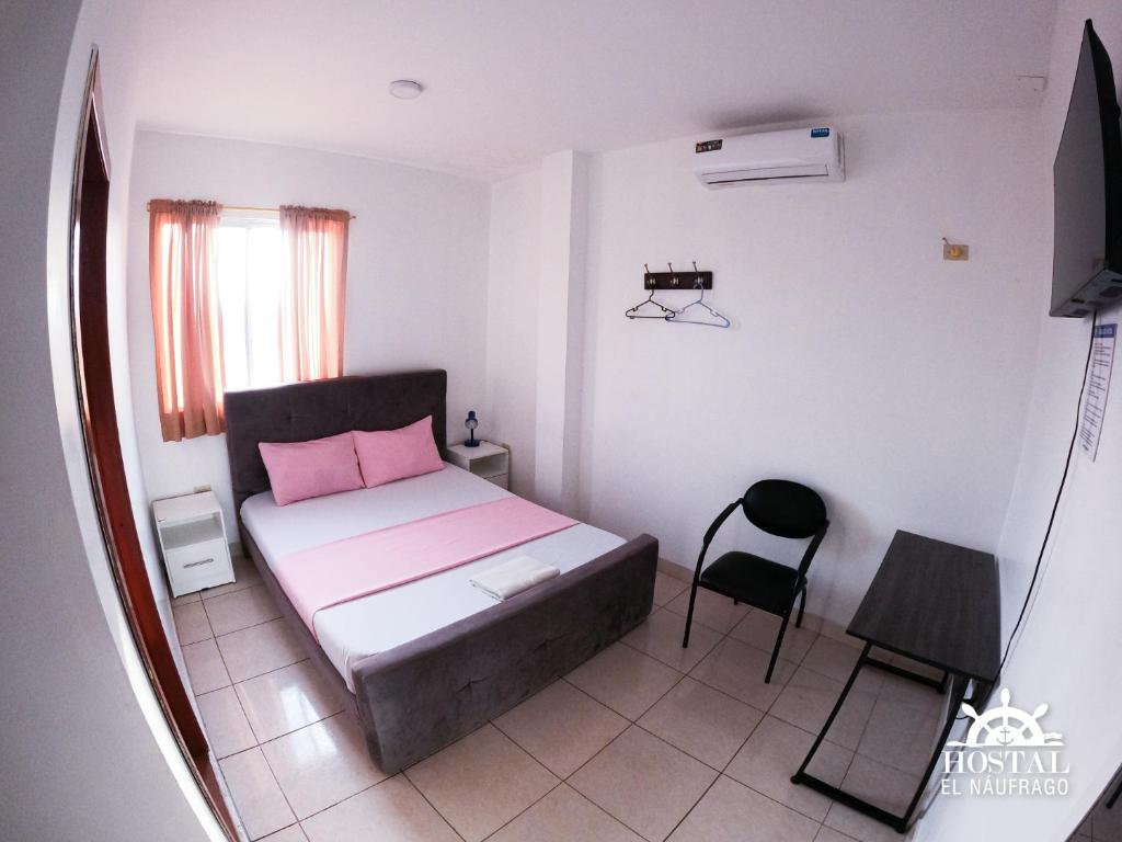 TV a/nebo společenská místnost v ubytování Hostal El Naufrago 1
