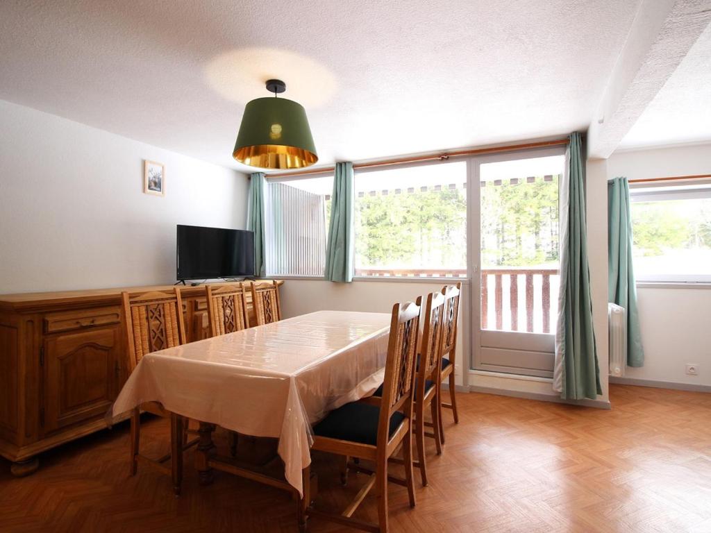 a dining room with a table and chairs and a window at Appartement Mont-Dore, 2 pièces, 6 personnes - FR-1-415-150 in Le Mont-Dore