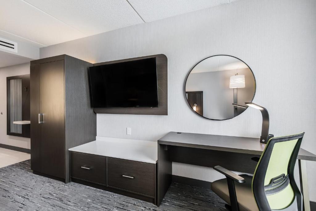 Holiday Inn Express & Suites Toronto Airport South by IHG - Resim 35