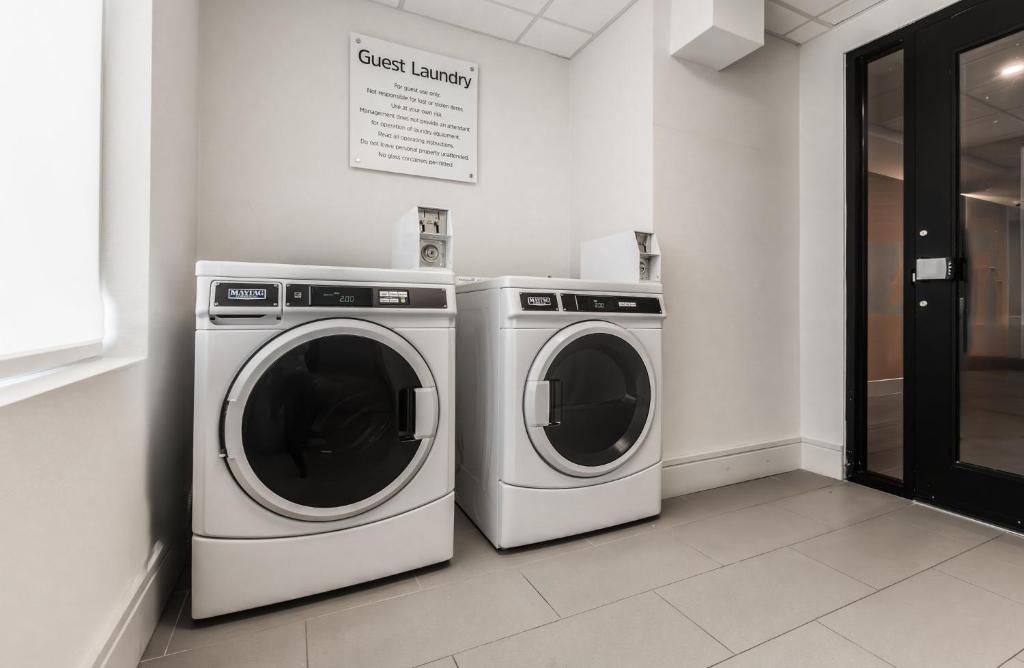 Holiday Inn Express & Suites Toronto Airport South by IHG - Resim 28