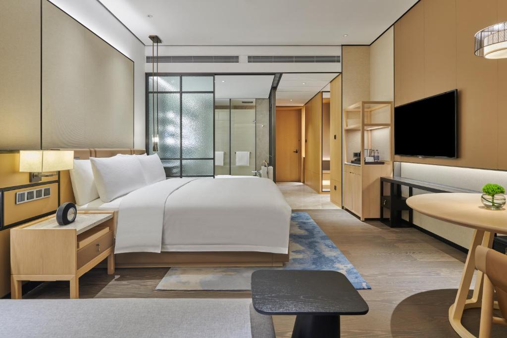 TV a/nebo společenská místnost v ubytování DoubleTree by Hilton Shenzhen Airport