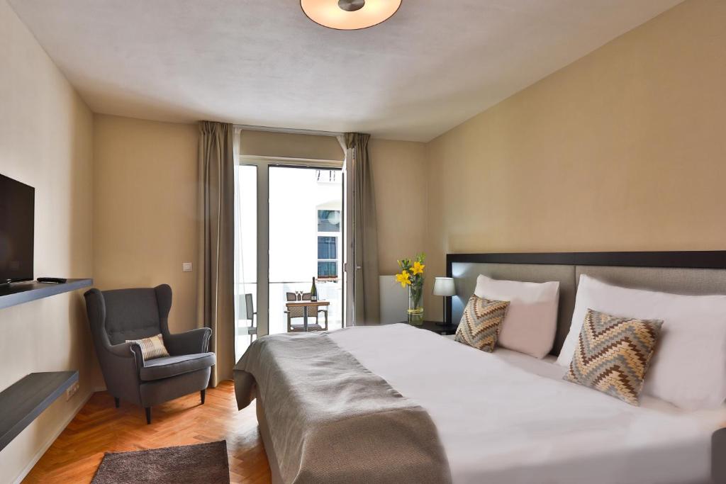 James Hotel & Apartments - Resim 11