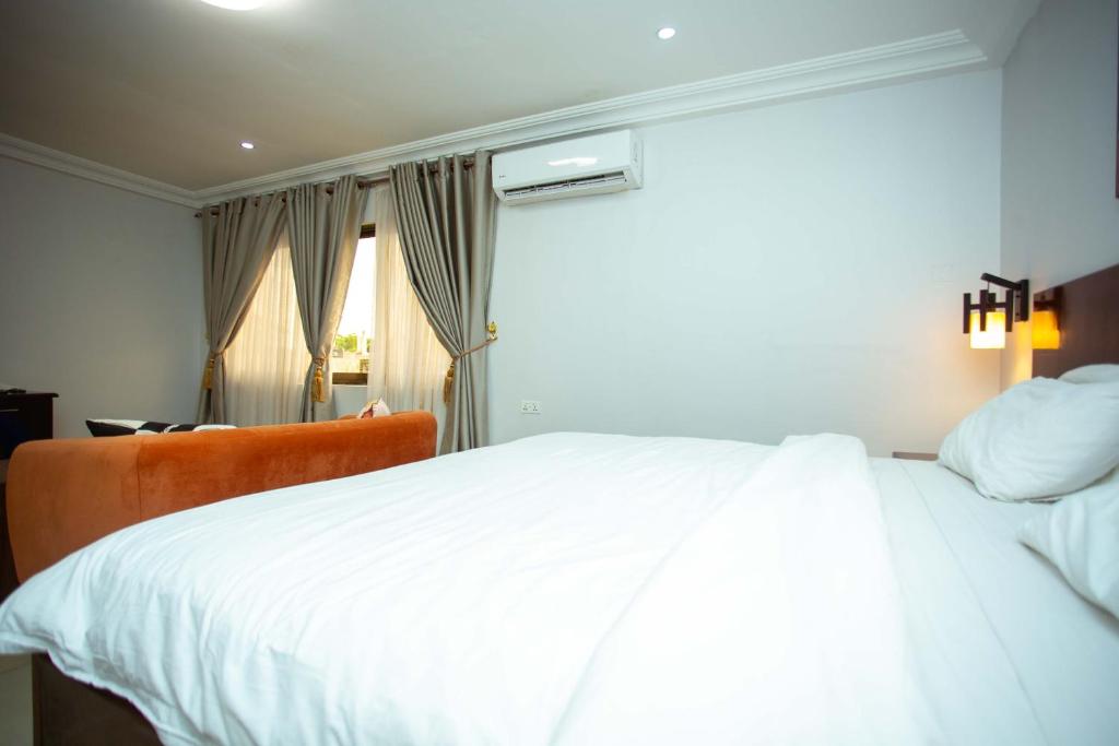 Ένα ή περισσότερα κρεβάτια σε δωμάτιο στο Aklin Hotel