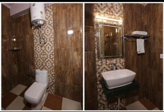 ABC HOMESTAY في شيملا: صورتين لحمام مع مرحاض ومغسلة