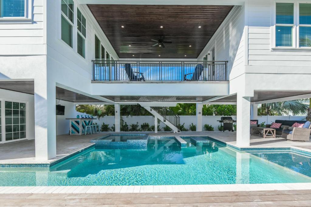 Daiquiri Deck, Anna Maria (updated prices 2024)