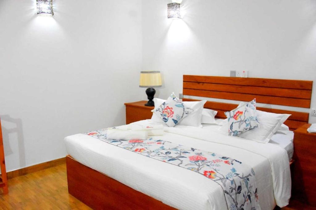 Postel nebo postele na pokoji v ubytování Blooming Holiday Resort