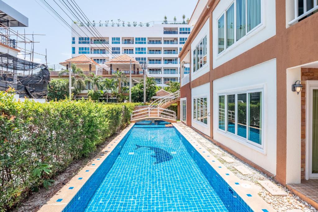 Bazén v ubytování 长住优惠-芭提雅市中心6卧泳池别墅，近海滩，网红美人鱼餐厅，悬崖餐厅 nebo v jeho okolí