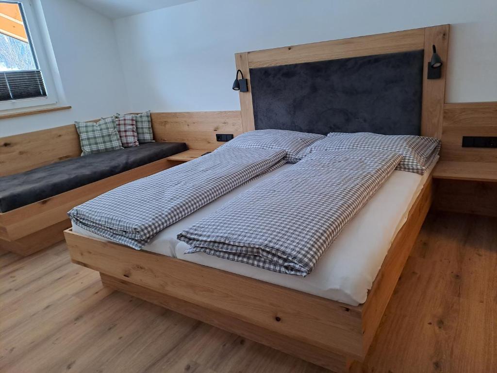 Posteľ alebo postele v izbe v ubytovaní Zimmer & Appartements Schwarzenbacher Sonja & Konrad