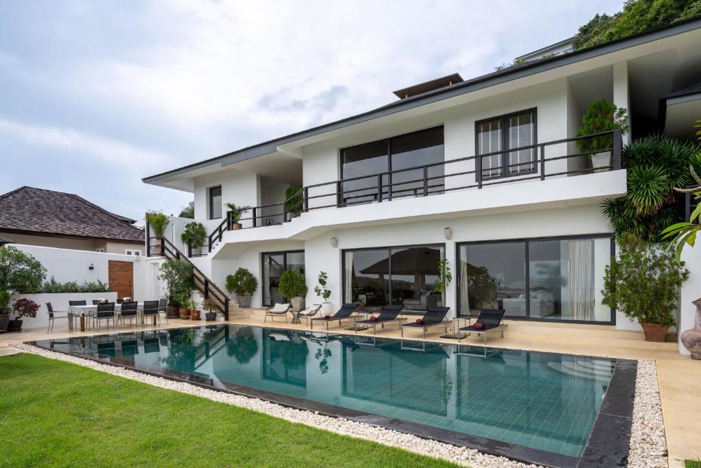 an image of a house with a swimming pool at Villa Mullion Cove in Bophut 