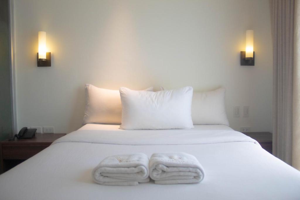 Postel nebo postele na pokoji v ubytování Valentino's Hotel