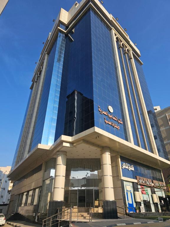 a tall blue building with a sign on it at فندق شاكر in Makkah