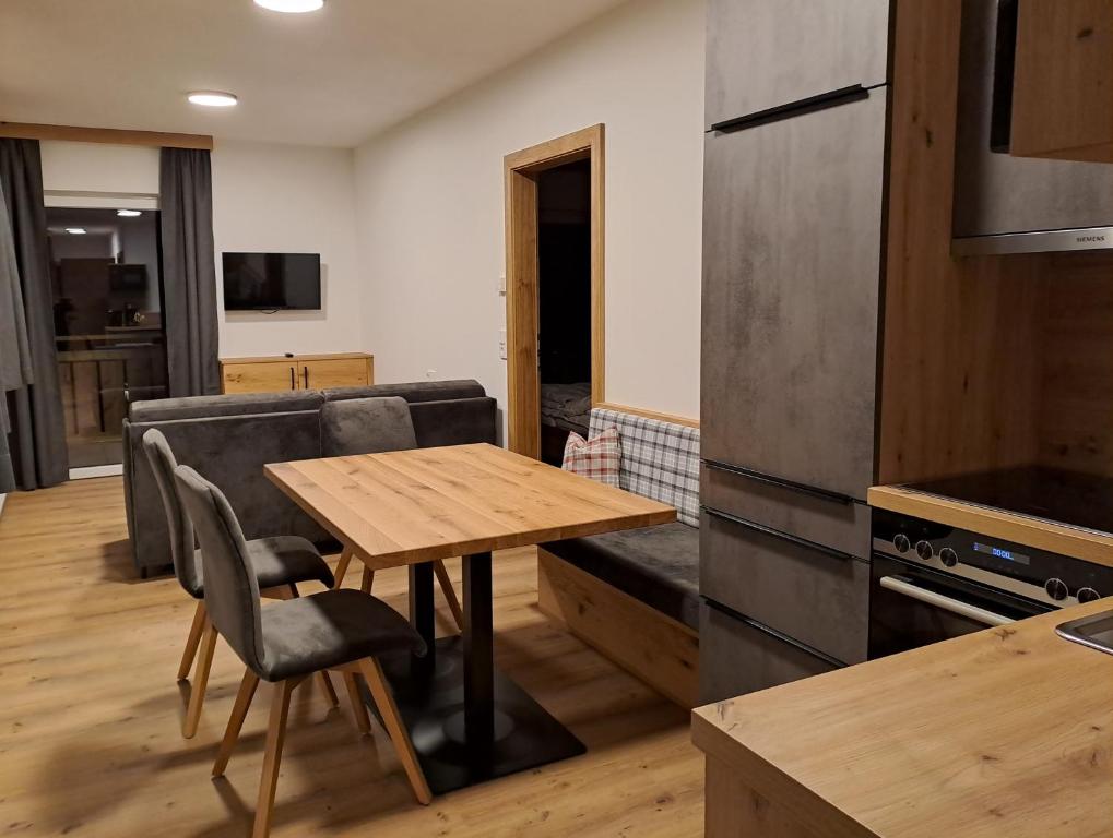 Kuchyňa alebo kuchynka v ubytovaní Zimmer & Appartements Schwarzenbacher Sonja & Konrad