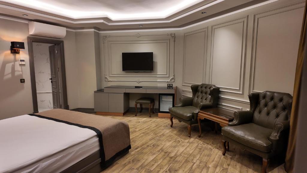 TV a/nebo společenská místnost v ubytování Lala Grand Hotel