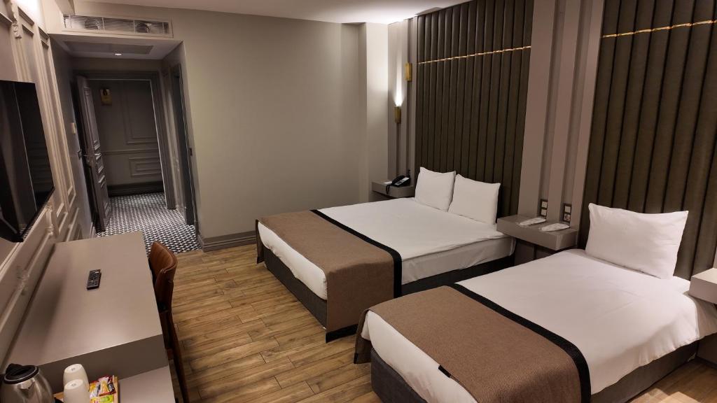 Postel nebo postele na pokoji v ubytování Lala Grand Hotel