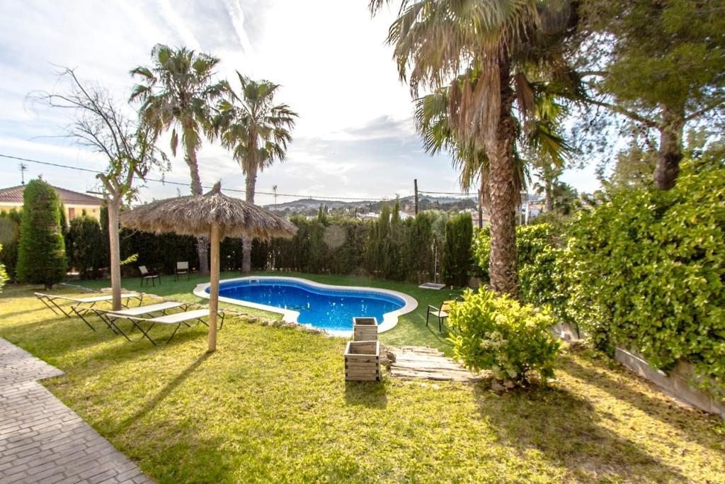 Bazén v ubytování Catalunya Casas Costa Dorada Lair in Cunit, 2 km from Med Sea! nebo v jeho okolí