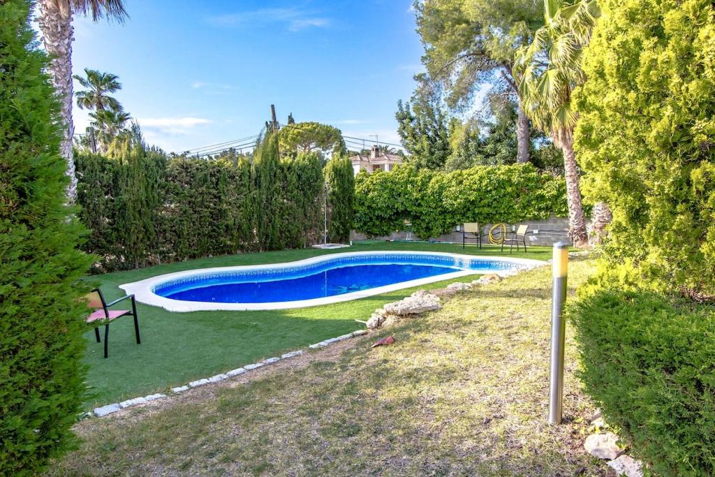 Bazén v ubytování Catalunya Casas Costa Dorada Lair in Cunit, 2 km from Med Sea! nebo v jeho okolí