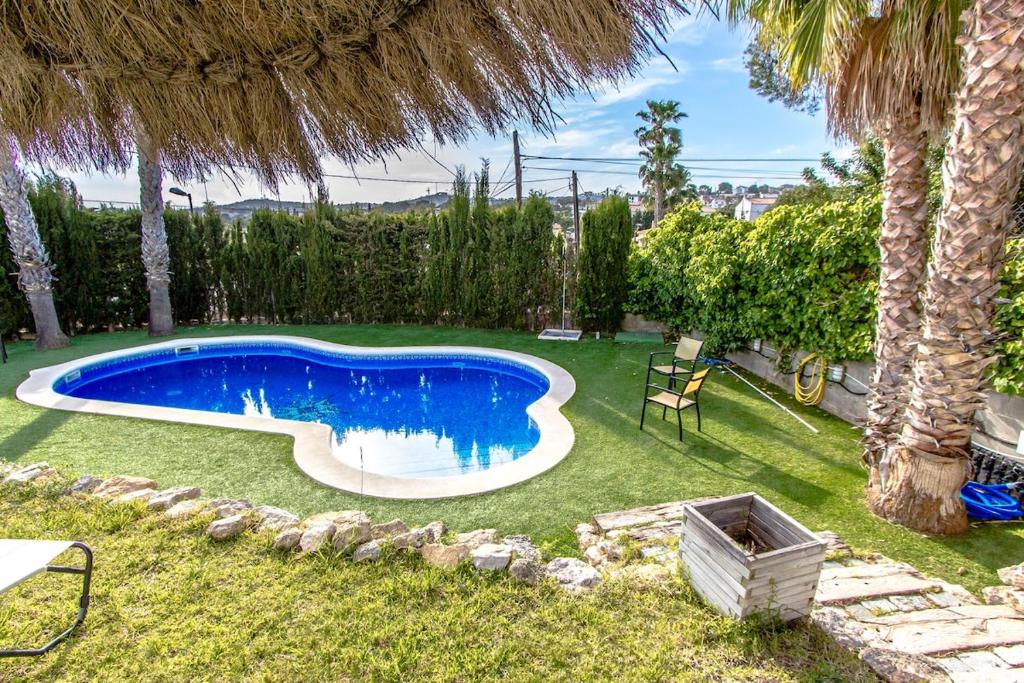 Bazén v ubytování Catalunya Casas Costa Dorada Lair in Cunit, 2 km from Med Sea! nebo v jeho okolí